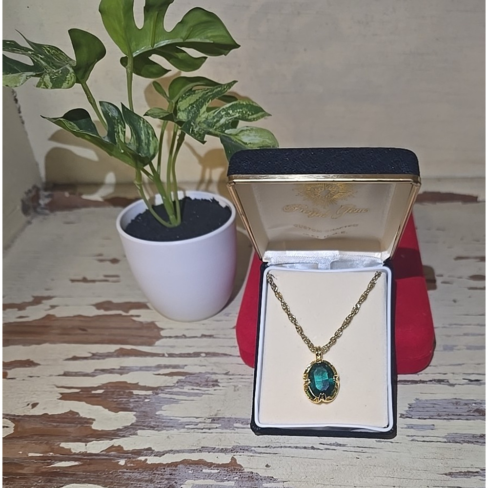 Vtg Emerld Green Oval Stone Filigree Pendant‎ Gold Tone Fashion Jewelry Necklace